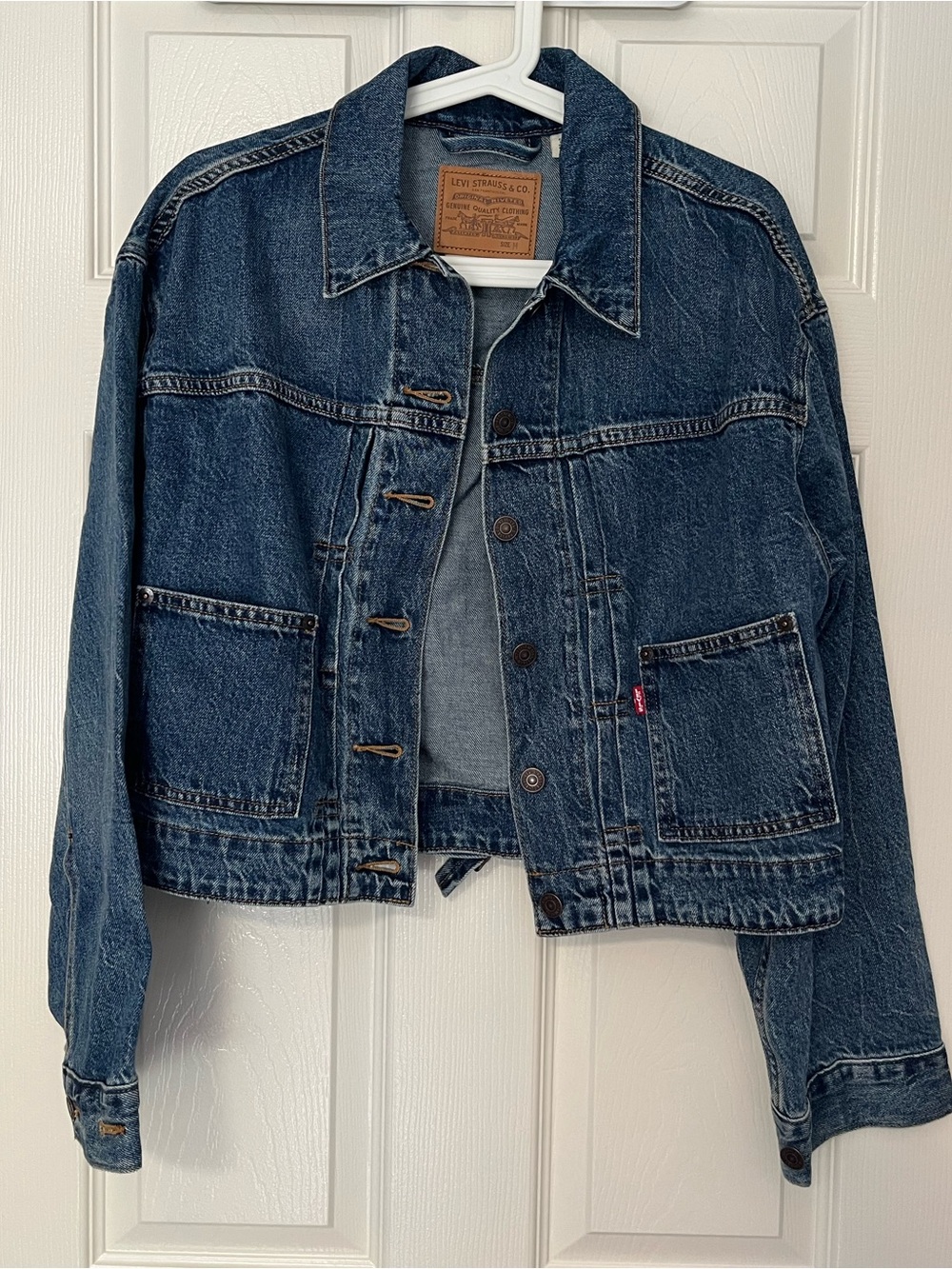 Levi’s cropped denim jacket - size M
